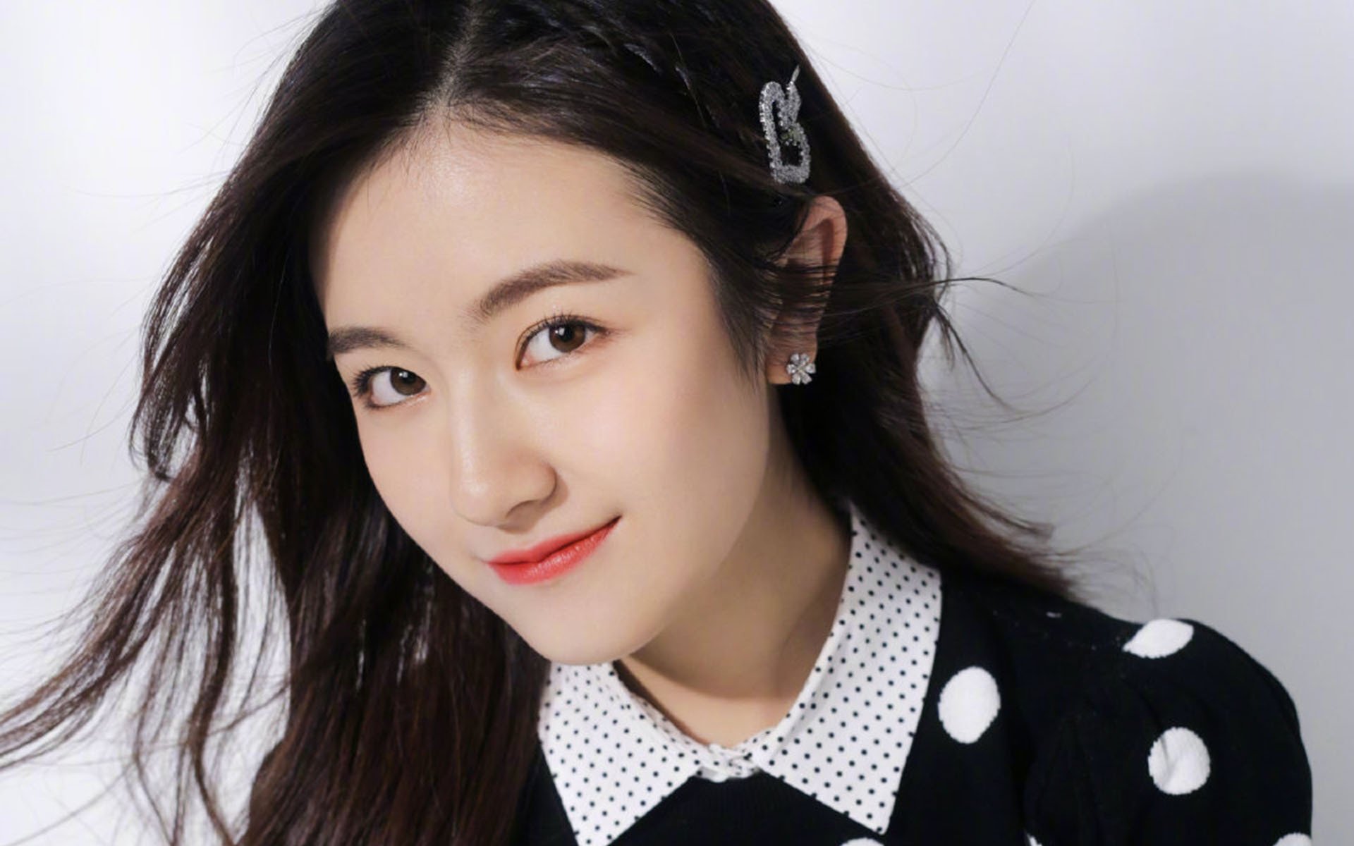 贝恩撕裂魔术防线，鹈鹕硬仗炼真金，孤胆英雄与团队铁壁的胜利交响